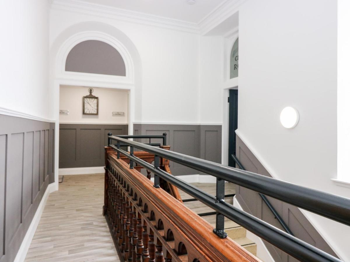 The Court Room At The Institute Executive Apartments Keith Exterior foto